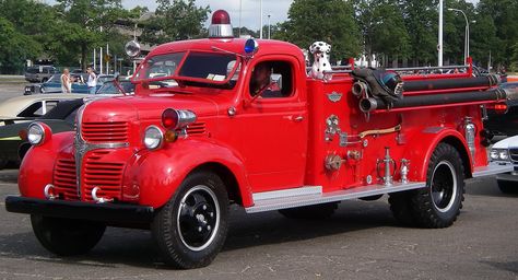 1946 Dodge Fire Engine | RayJ | Flickr Antique Fire Trucks, Vintage Fire Truck, Chrysler Trucks, Fire Service, Fire Apparatus, House Fire, Dodge Trucks, Fire Rescue, Fire Engine