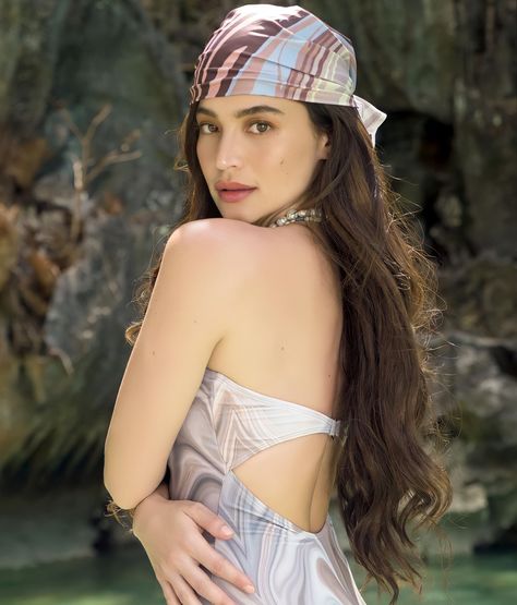 Anne Curtis Outfit, Flower Photoshoot Editorial, Anne Curtis, Grp Port, Korean Fashion Dress, Aesthetic Women, Photography Poses Women, I Love Girls, Pretty Selfies