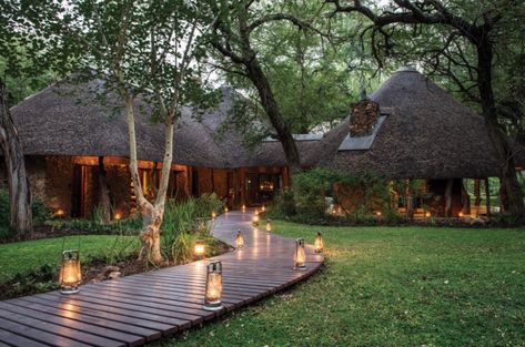 Lodges Design, Resort Design Plan, Lodge Ideas, Luxury Safari Lodge, Lodge Design, Hut House, African House, Thatched House, Mud House