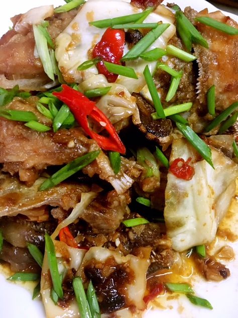 Fish Head Recipe, Braised Fish, Asian Seafood, Chinese Cooking Wine, Recipes Asian, Fish Head, Family Eating, Chinese Recipes, Asian Flavors