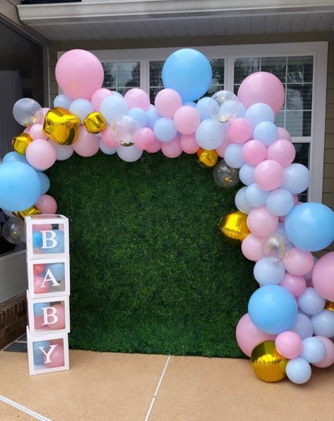 Gender Reveal Balloon Garland Ideas, Gender Reveal Decorations Backdrops, Balloon Wall Gender Reveal, Pink And Blue Gender Reveal Balloon Arch, Gender Reveal Balloon Circle Arch, Soccer Gender Reveal, Pink And Blue Background Gender Reveal, Wedding Night Room Decorations, Gender Reveal Diy