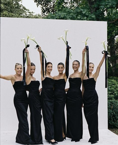 Black And White Wedding Theme, Wedding Aesthetics, Black Bridesmaid, White Wedding Theme, White Bridesmaid, Dress Code Wedding, Black Bridesmaids, Boda Mexicana, Bridesmaids Photos