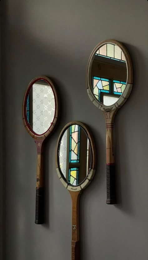 Decor Tennis Room Decor, Vintage Tennis Racket Decor, Sports Office Decor Ideas, Sporty Decor, Tennis Racquet Decor, Tennis Bedroom, Tennis Bar, Tennis Room, Tennis Decor