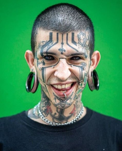 Tattoos Gone Wrong, Horrible Tattoos, Eyeball Tattoo, Master Tattoo, Men's Piercings, Facial Tattoos, Tattoo Fails, Bad Tattoos, Cute White Guys