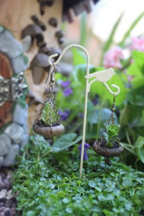 Miniature Garden Design, Diy Miniature Garden, Fairy Garden Miniatures, Fairy House Crafts, Fairy Garden Furniture, Fairy House Diy, Fairy Garden Designs, Fairy Garden Crafts, Fairy Furniture