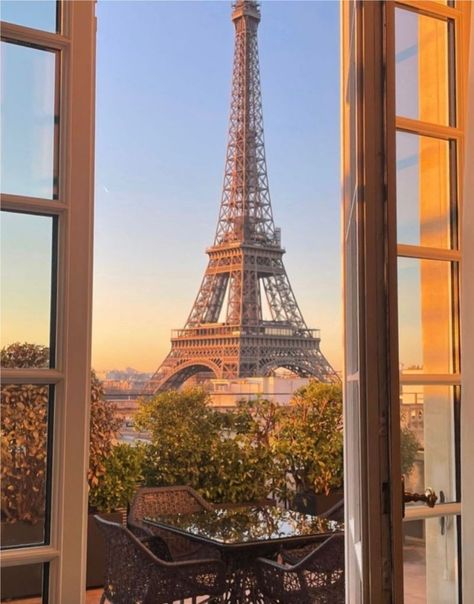 Paris Night Aesthetic, Outside Flowers, Birthday In Paris, Eiffel Tower Aesthetic, Move To Europe, Mine Aesthetic, French Dinner, France Landscape, Sunset Pretty