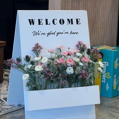 DIY Tutorial Flower Box Welcome Sign Picture and Text Instructions Downloadable PDF - Etsy UK Flower Box Welcome Sign, Florist Shop Interior, Diy Flower Box, Welcome Flowers, Flower Board, Samantha Wedding, Event Sign, Florist Shop, Flower Box