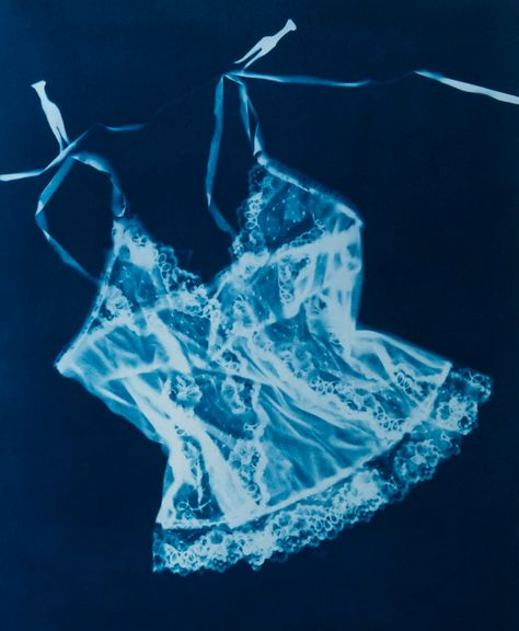 Cyanotype Fabric, Cyanotype Ideas, Altered Photography, Cyanotype Print, 3d Printing Fashion, Sun Prints, Sketchbook Inspo, Cyan Blue, Super Moon