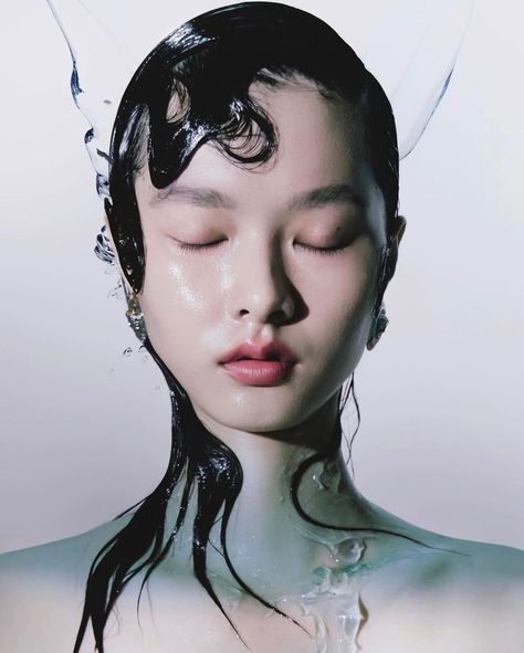 Wet Editorial Photography, Asian Hair Model, Wet Hair Editorial, Wet Look Fashion, Movement Editorial, Conceptual Makeup, Water Editorial, Editorial Hairstyles, Sci Fi Makeup