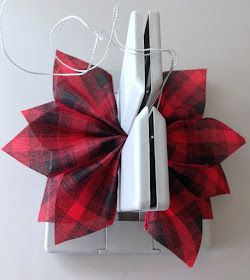 Poinsettia Bow, Make A Bow With Ribbon, Bow With Ribbon, Bow Making Tutorials, Funky Bow, Diy Wreath Bow, Christmas Bows Diy, Homemade Bows, Christmas Tree Topper Bow