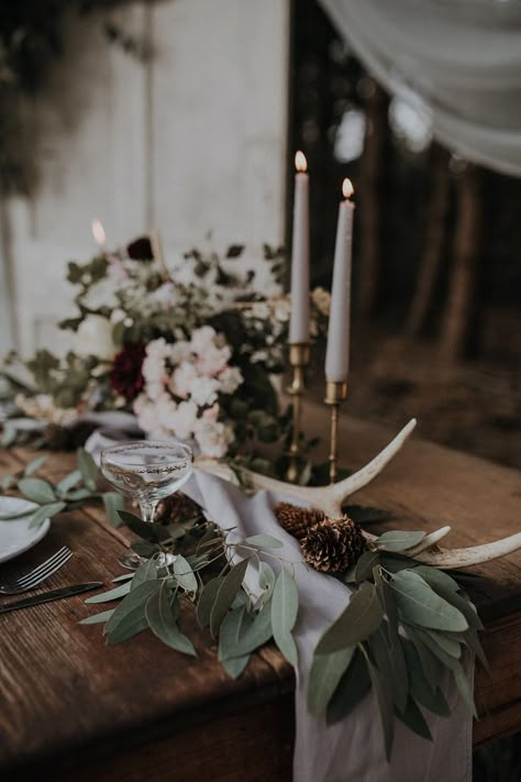 Antler Centerpiece Wedding, Antler Wedding Centerpieces, Antler Wedding Decor, Woodland Wedding Centerpieces, Antler Centerpiece, Bohemian Table, Antler Wedding, Lola Rose, Wedding Bohemian