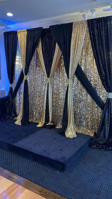 Elegant Backdrop Ideas, Prom Backdrops, Diy Prom, Diy Wedding Backdrop, Prom Decor, Curtain Backdrops, Wedding Backdrop Design, Wedding Backdrop Decorations, Stage Backdrop