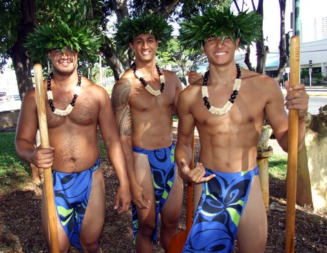 Hawaiian Style Hawaiian Guys, Island Boy Aesthetic, Pacific Islander Men, Loincloth Men, Maori Men, Hawaiian Man, Polynesian Beauty, Hawaii Men, Samoan Men