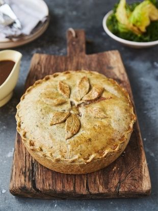 Jamie Oliver and Warwick Davis cooked up this indulgent and delicious beef pie recipe, with naughty nuggets of oozy Stilton cheese. Beef Pie Recipe, Game Pie, Stilton Cheese, Warwick Davis, Meat Pie Recipe, Beef Pies, Winning Recipes, Savoury Pies, Jamie Oliver Recipes