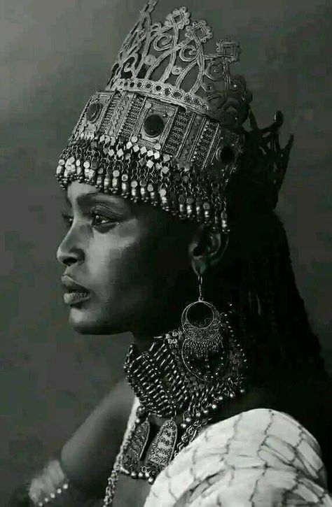 7 greatest African women you should learn about them. 1)- Amina of Zaria, Nigeria 🇳🇬 2)- Queen Makeda of sheba, Ethiopia 🇪🇹 3)- Queen Kandake, Ethiopia 🇪🇹 4)- Nefertiti of ancient kemet, Egypt 🇪🇬 5)- Yaa Asantewa of Ashanti kingdom, Ghana 🇬🇭 6)- Queen Nandi of Zulu kingdom, South Africa 🇿🇦 7)- Moremi of Ile-Ife kingdom, Nigeria 🇳🇬. Thèse great women existed, but we were n0t taught about them in schoòl. Guys let's get our YouTube channel (YT: Historical Africa) to 200k Queen Nandi, Motion Portrait, Queen Amina, Ethiopian History, African Crown, History Of Ethiopia, Ancient Kemet, Queen Of Sheba, Kemet Egypt