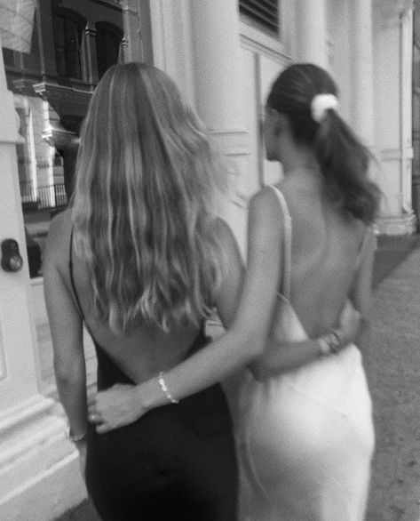 Just Good Friends, Parisian Lifestyle, Fotos Goals, Bff Goals, Gal Pal, Friend Photoshoot, Girl Gang, White Aesthetic, Friend Pictures