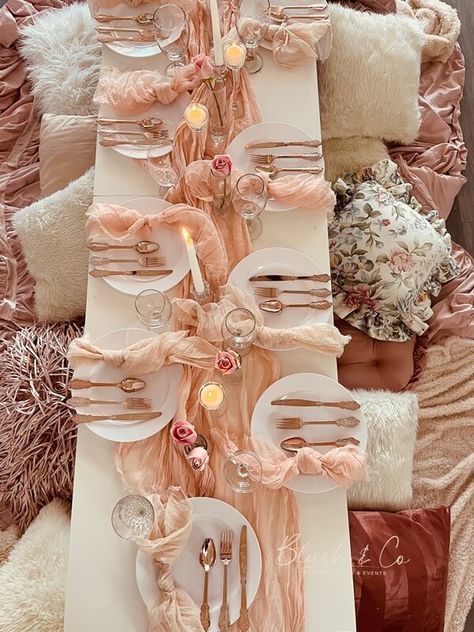 Rose Gold Dinner Table Decor Birthday, White And Rose Gold Party Decorations, Rose Gold Cutlery Table Settings, Rose Gold Boho Party, Bachelorette Rose Gold, Blush White And Gold Party Decor, Neutral Pink Party Decor, Table Decor Bridal Party, Blush Cream Gold Wedding Table Settings