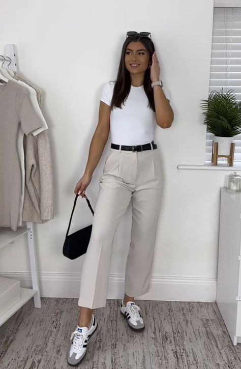 Youthful Classy Outfits For Women, Zara Pants Outfit, Looks Adidas, Samba Outfit, Look Adidas, Classic Style Outfits, Office Casual Outfit, Professional Outfits Women, Winter Fashion Outfits Casual