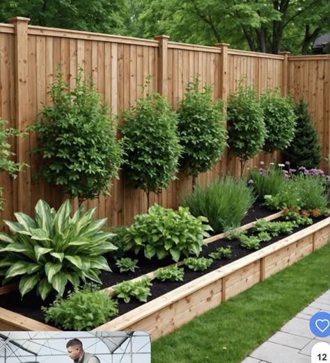 Deck Ideas Privacy, Wood Fence Styles, Lattice Fence Ideas, Privacy Fence Ideas, Bamboo Fencing, Design A Garden, Wood Privacy Fence, Small Garden Ideas, Front Yard Garden Design