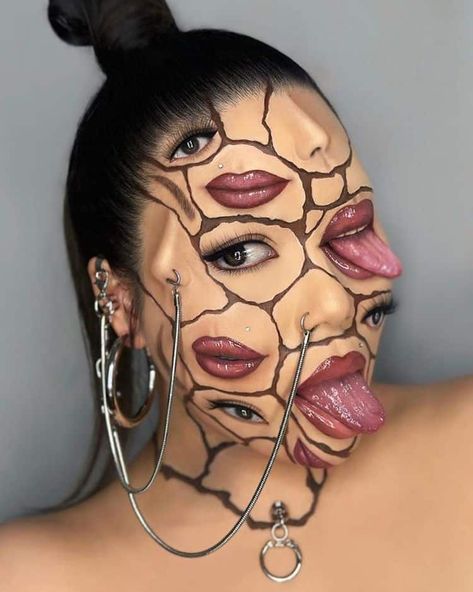 Makeup Artist Transforms Her Face into Unreal Illusions Void Punk, Shattered Porcelain, Illusion Makeup, Face Illusions, Multiple Eyes, Makeup Challenges, Gold Mine, Punk Inspiration, Her Cut