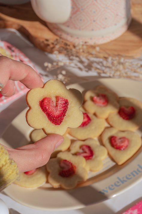 Valentines Baking, Strawberry Shortcake Party, Strawberry Cookies, Cute Strawberry, Heart Cookies, Easy Strawberry, Valentine Cookies, Cookie Mix, Cookies Ingredients