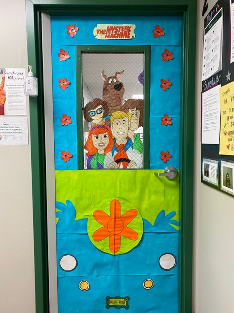 Halloween Teacher Bulletin Board, Scooby Doo Halloween Door, Scooby Doo Decorations Diy, Scooby Doo Classroom, Scooby Doo Decor, Scooby Doo Decorations, Halloween Door Decorations Classroom, Fall Classroom Door, Halloween Decoration Party