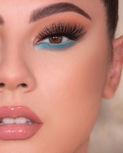 Turquoise Eyeshadow, Eye Makeup Images, Custom Makeup, Makeup Tutorial Eyeliner, Chic Makeup, Pinterest Makeup, Eye Makeup Designs, Makeup Eye Looks, Makeup Makeover