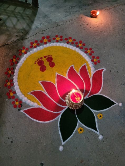 Wall Side Rangoli Designs Easy, Very Small Rangoli Designs Simple, Rangoli Design Small And Easy, Simple Door Rangoli Design, Rangoli Designs For Door Border, Simple And Small Rangoli Designs, Rangoli Free Hand Designs, Simple Rangoli Design For Diwali, Small Rangoli Designs Easy Free Hand