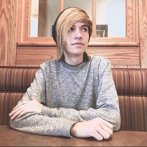 Kyle David Hall, My Digital Escape, 2019 Aesthetic, Johnnie Guilbert, Emergency Contact, Please Please Please, Cute Emo, Fav Youtubers, Scene Emo