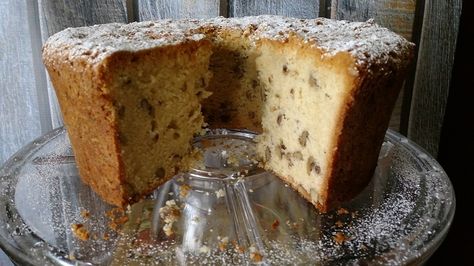 Old Fashion Black Walnut Pound Cake Black Walnut Pound Cake Recipe, Pound Cake Recipes From Scratch, Black Walnut Pound Cake, Walnut Pound Cake Recipe, Walnut Pound Cake, Black Walnuts Recipes, Black Walnut Cake, Moist Pound Cake, Nut Cake