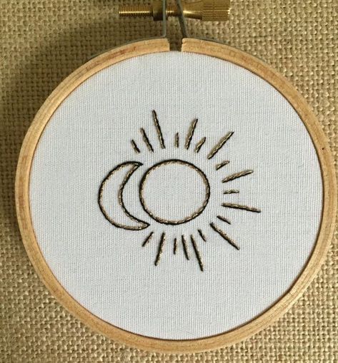 Embroidery Hoop Art Tutorial, Hoop Crafts, Embroidery Stitches Flowers, Moon Embroidery, Embroidery Stitches Beginner, Embroidery Hoop Crafts, Embroidery Hoop Wall Art, Ideas Embroidery, Textile Art Embroidery