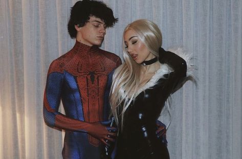 Black Cat Marvel Costume, Matching Couple Halloween Costumes, Couple Halloween Costumes 2023, Couple Spiderman, Spider Man And Black Cat, Matching Couple Halloween, Halloween Costume For Couples, Spiderman Halloween Costume, Black Cat Halloween Costume