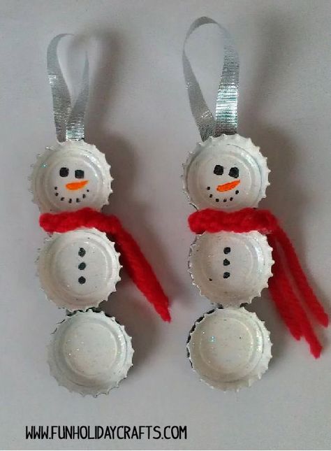 munecos-navidad-chapas-manualidades Cheap Christmas Crafts, Diy Schneemann, Christmas Hacks, Bottle Cap Crafts, Diy Snowman, Cheap Christmas, Snowman Crafts, Wine Bottle Crafts, Bottle Caps