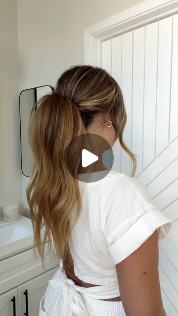 breanna cohoon on Instagram: "party pony 💃🏼 aka a ponytail with a lot of VOLUME✨
frizz elixir : @uberliss
teasing brush : @tangleteezer
hairspray : @uberliss
outfit : @freepeople" Bouncy Ponytail Tutorial, Frizzy Ponytail, Simple Pony Hairstyles, Party Pony Tutorial, Ponytail Trick Volume, High Ponytail Trick, Volumized Ponytail, Bouncy Ponytail, Pony Tailed Hairstyle