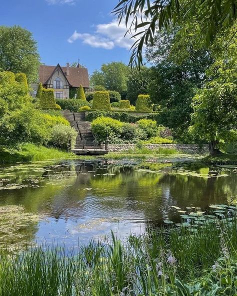 Big Cottage House Aesthetic, Countryside Manor Aesthetic, English Countryside Mansion, Large Cottagecore House, House In Nature Aesthetic, Cottage Core Mansion, Cottagecore Mansion, Big Cottage House, English Countryside Aesthetic