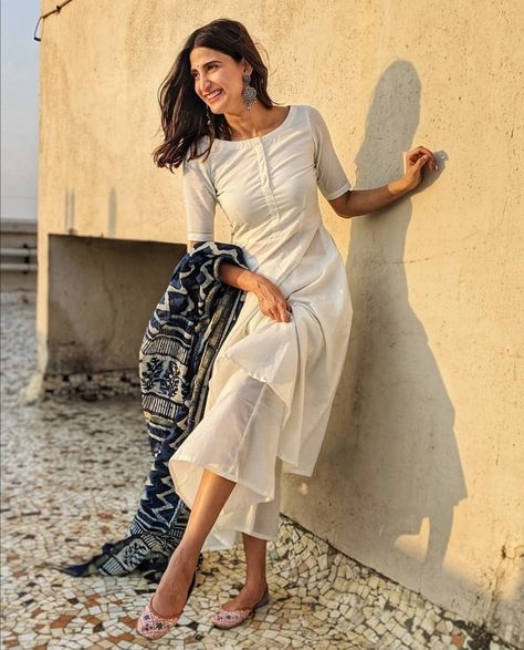 White Anarkali Suits, White Kurti, White Anarkali, Kurti With Palazzo, Womens Bridesmaid Dresses, Kurti Palazzo, Stylish Kurtis Design, Simple Kurta Designs, Simple Kurti Designs