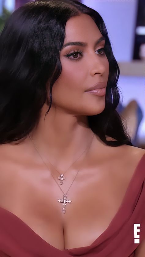 Kim Kardashian Necklace, Kim Kardashian Cross Necklace, Kim Kardashian Jewelry, Kardashian Jewelry, Kim Kardashian Style, Kardashian Style, Kim K, Diamond Cross, Khloe Kardashian