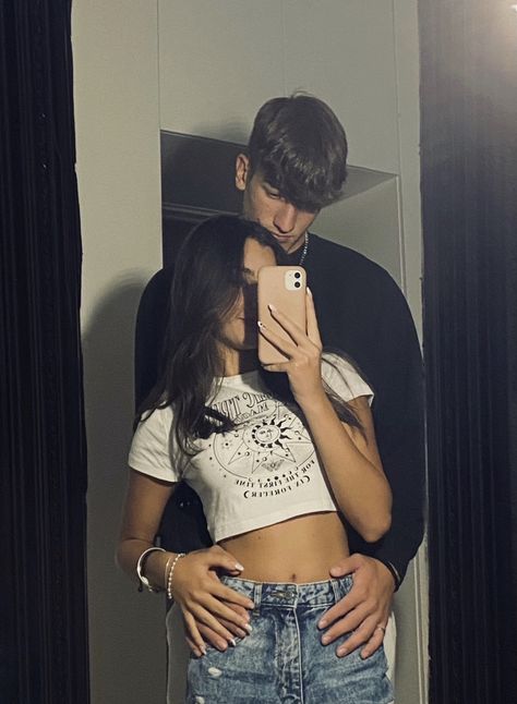 Cute Couple Pics Mirror Selfie, Mirror Picture With Boyfriend, Mirror Pic Couple Aesthetic, Mirror Poses With Boyfriend, Mirror Photos With Boyfriend, Mirror Pics For Couples Ideas, Boyfriend Pictures Ideas, Pictures To Do With Your Boyfriend, Hot Mirror Poses Of Couple