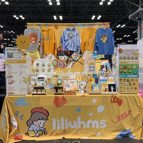 lily☀️ @ Anime Expo on Twitter: "working on new display for upcoming events but how do i top last year’s chaos… " Anime Booth Display, Kawaii Booth Display, Artist Alley Display Ideas Tips, Anime Convention Booth, Artist Alley Print Display, Anime Expo Artist Alley, Festival Booth Display, Convention Booth, Art Festival Booth