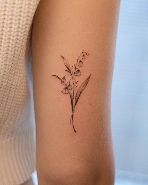 Simple Nature Tattoo Ideas, Butterfly Tattoo On Flower, Fineline Cosmos Flower Tattoo, Mountain Laurel Flower Tattoo, Lily Of The Valley Tattoo Shoulder, Snowbell Flowers Tattoo, Lily Of The Valley Collarbone Tattoo, Lilly Of The Valleys Small Tattoo, Cowslip Tattoo