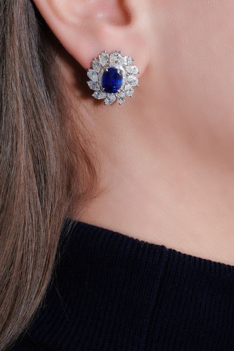 Diamond And Sapphire Earrings, Statement Diamond Earrings, Heavy Jewellery, Sapphire Diamond Earrings, Money Jewelry, Sapphire Diamond Necklace, Magnificent Jewels, Noble Lady, Rare Jewelry