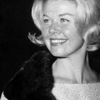 For more Doris pics and info, and all about my adventures at her 97th Birthday Party, visit my website! ❤️ #dorisday #ddaf #carmel #tcm #letsmovie #classicfilms #classicmovies #macaronsandmimi Doris Day Movies, Doris Day, Classic Actresses, Classic Films, Vintage Hollywood, Classic Movies, Old Movies, Up Girl, Hollywood Stars