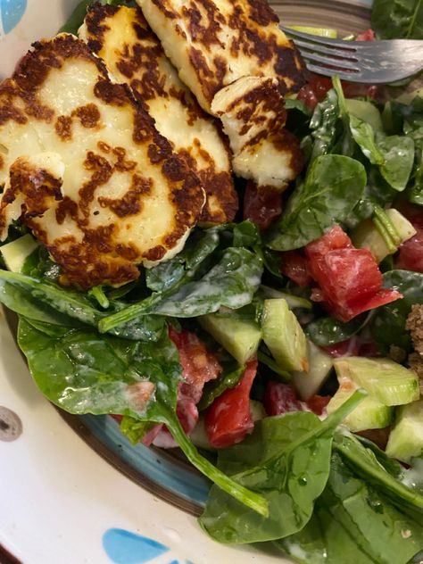 Halloumi Aesthetic, Halumi Recipe Food, Halloumi Meals, Halumi Cheese, Salad Halloumi, Halloumi Recipes, Halloumi Pasta, Halloumi Salad, Food Motivation