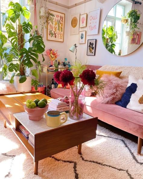 https://www.instagram.com/p/CDPzQOjBzZC/?igshid=19gcc8op5vyf7 Pink Couch, Colourful Living Room, Apartment Inspiration, Boho Living Room, Living Room Inspo, A Living Room, Dream House Decor, Home N Decor, Aesthetic Room Decor