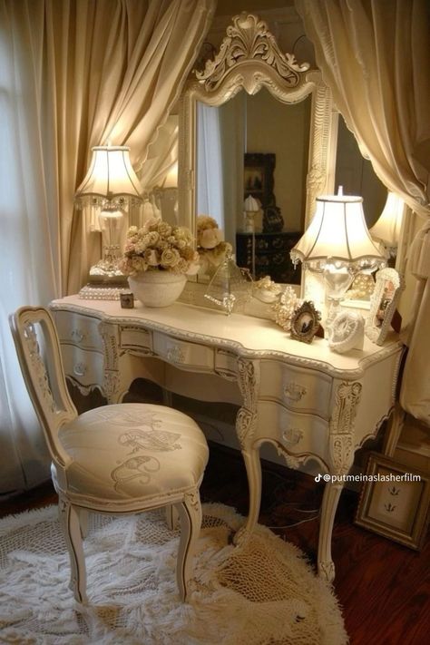 Room Inspo Antique, Vintage Beauty Room, Vintage Makeup Vanity Ideas, French Dressing Room, White Vintage Vanity, Vintage Vanity Ideas, Vintage Princess Aesthetic Bedroom, 1920s Vanity, Vintage Vanity Aesthetic