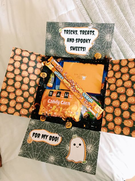 Care Package Decorating, Halloween Care Packages, Military Care Package, Date Night Gifts, Imagination Station, Personalised Gifts Diy, Package Ideas, Boo Basket, College Care Package