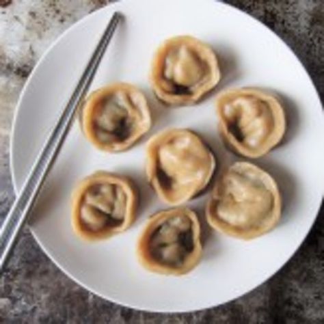 Paleo Dumplings, Aip Vegan, Paleo Appetizers, Mushroom Ravioli, Autoimmune Paleo Recipes, Aip Paleo Recipes, Dumpling Dough, Steamed Dumplings, Flour Alternatives