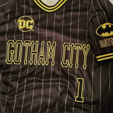 Bruce Wayne batman jersey Gotham City shirt Batman Inspired Outfit, Batman House, Batman Merch, Bruce Wayne Gotham, Batman Clothes, Shirt With Patches, Batman Inspired, Batman Outfits, Cool Things I Want