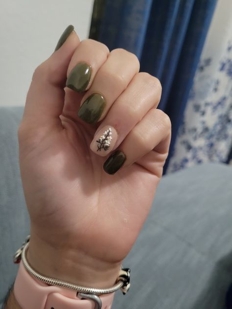 Minimalist Nails Olive Green, Olive Green Nails With Flowers, Olive Green Gel Nail Designs, Olive And Fish Nails, Olives Nail Art, Sliver Nails, Olive Nails, Korean Nails, Vine Design