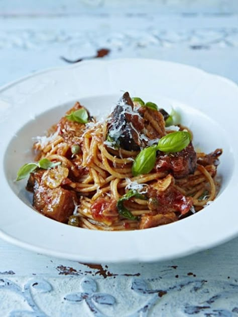 7 vegetarian pasta recipes | Features | Jamie Oliver | Jamie Oliver Pasta Norma, Summer Pasta Recipes, Pasta Italiana, Vegetarian Pasta Recipes, Italian Pasta Dishes, Jamie Oliver Recipes, Vegetarian Pasta, Spaghetti Recipes, Idee Pasto Sano